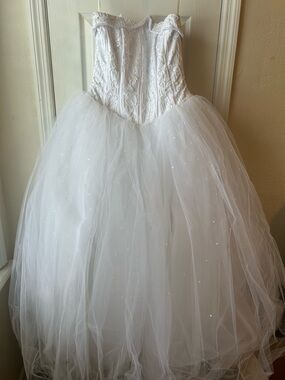 David's Bridal White Strapless Ball Gown Wedding Dress